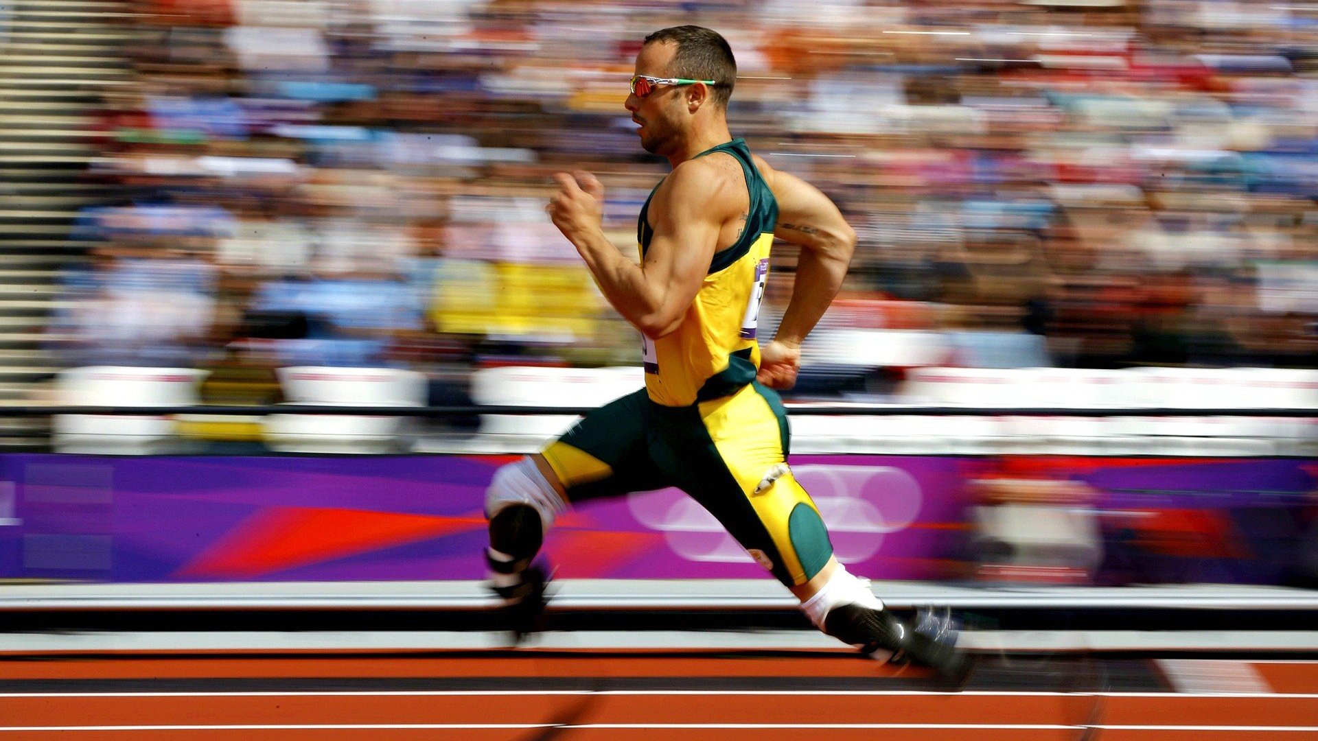 巴萨灵活站位打穿对方防守中轴，巴萨的打法