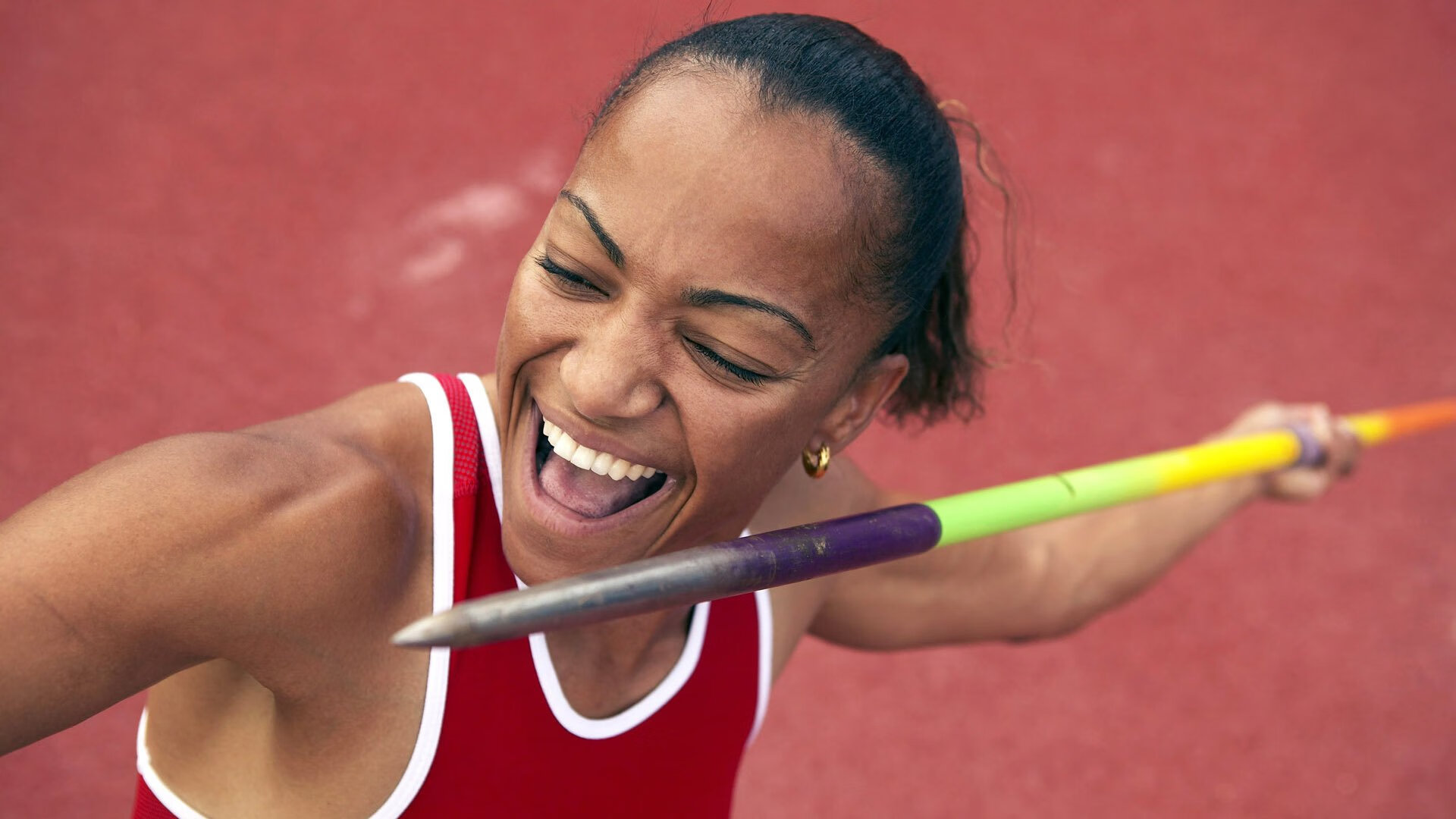 巴萨灵活站位打穿对方防守中轴，巴萨的打法