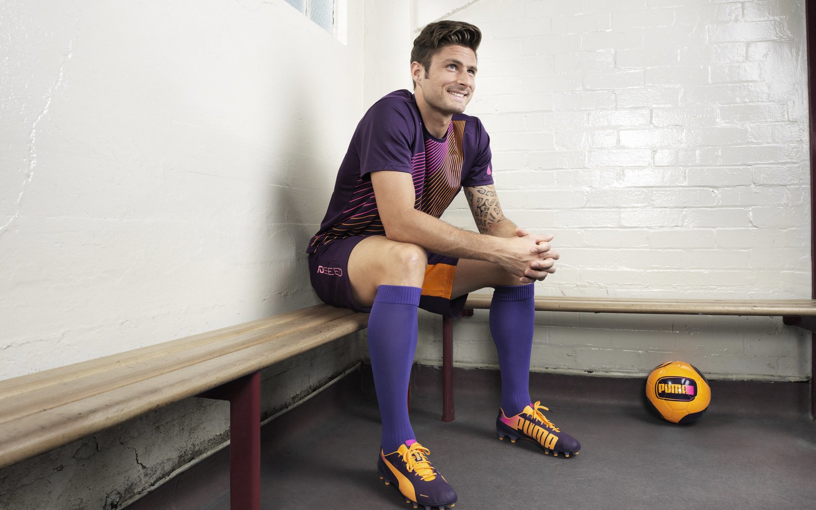 开云app下载-球队助理教练角色是否对临场变阵起决定作用，足球队助理教练